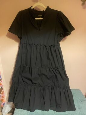 Black Tiered V-Neck Short Sleeve Midi Dress